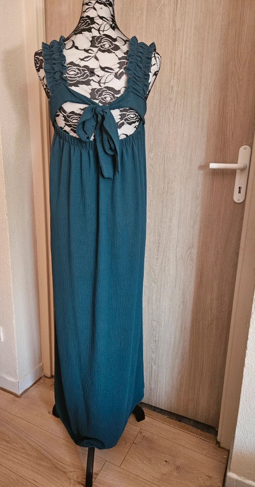 Robe longue fluide, bretelle, nœud dans le dos – Boutique Parisienne – taille XXL / 44 / 16 5