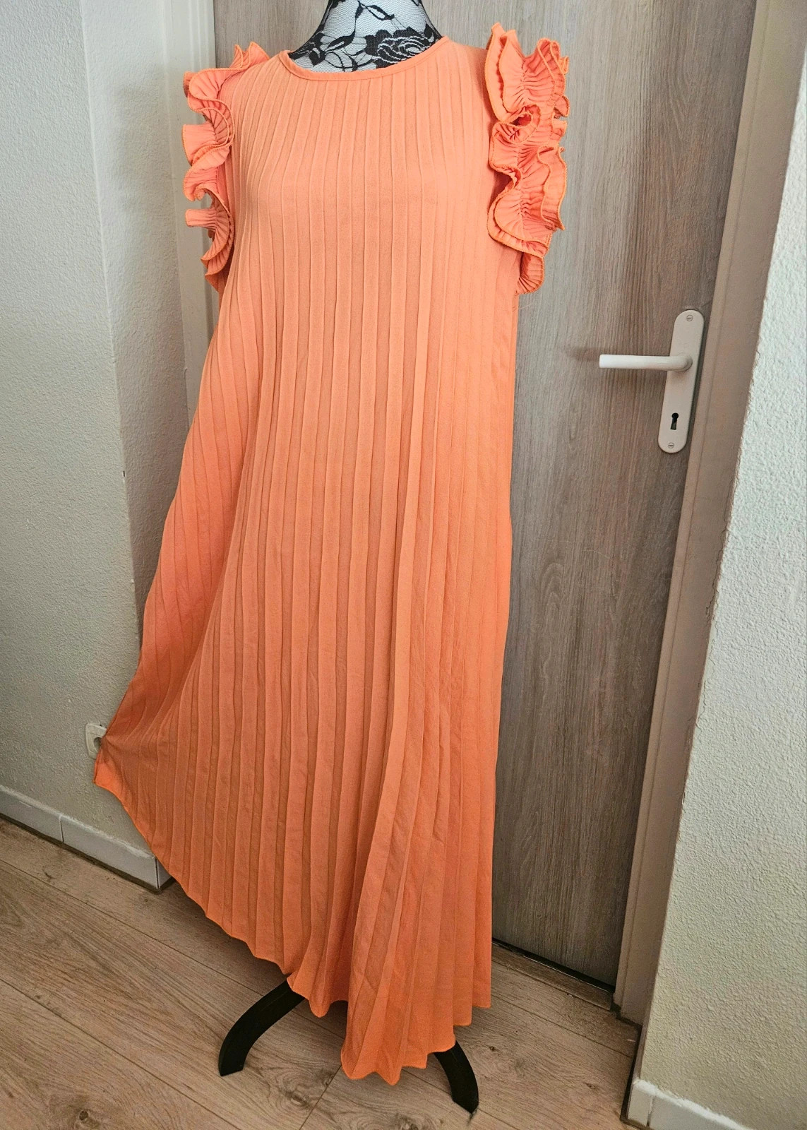 Robe longue plissée épaules froufrous -TU 38 au 50 – M-Made in Italy – taille XXL / 44 / 16 2