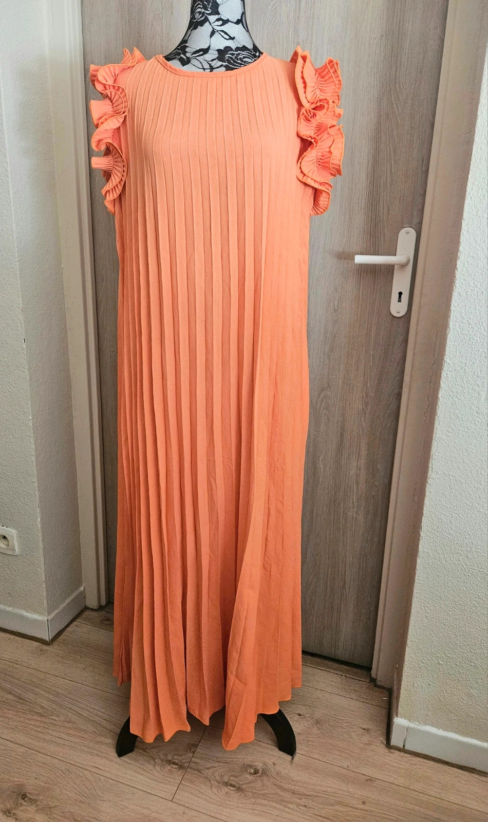 Robe longue plissée épaules froufrous -TU 38 au 50 – M-Made in Italy – taille XXL / 44 / 16 5