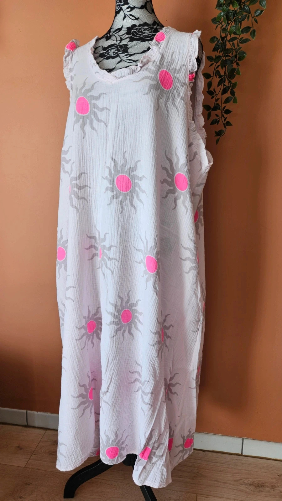 Robe longue en coton motifs soleils fluo - TU 44 au 52 - Made in ltaly – made in ltaly – taille 4XL / 48 / 20 2