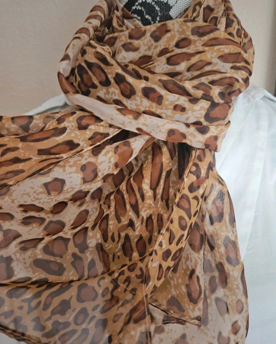 Magnifique foulard motifs léopard 🐆 – Boutique Parisienne 4