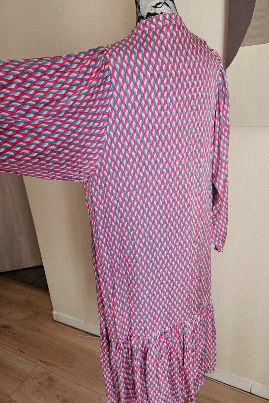 Magnifique robe en viscose et soie , fluide, TU 42 au 46 – Boutique Parisienne – taille XXXL / 46 / 18 5