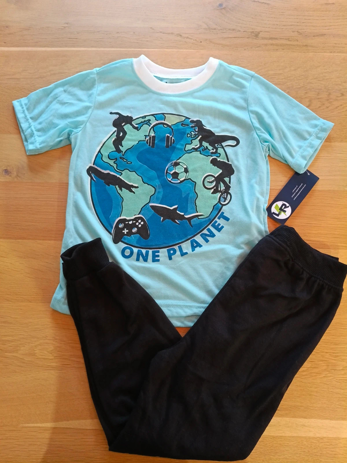 Ensemble tee shirt pantalon