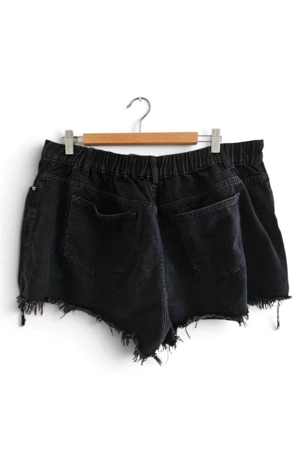 Short denim negro tachas metálicas bajo deshilachado | rock glam | Shein Curve talla 2XL – Shein Curve – taille XXL / 44 / 16 2