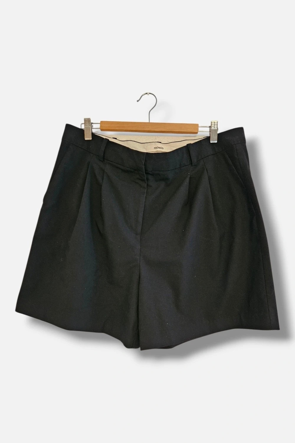 Short negro pinzas talle alto minimal chic | smart casual | Promod talla 46