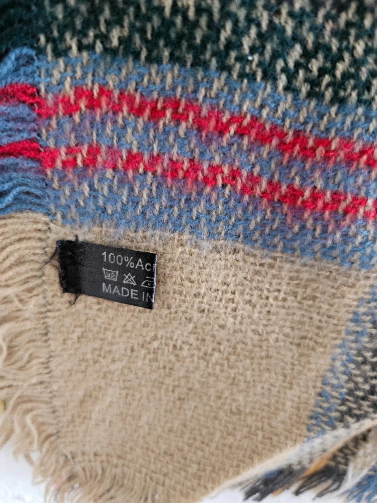 Plaid tartan scarf · Soft & warm · Local purchase · Perfect condition 4
