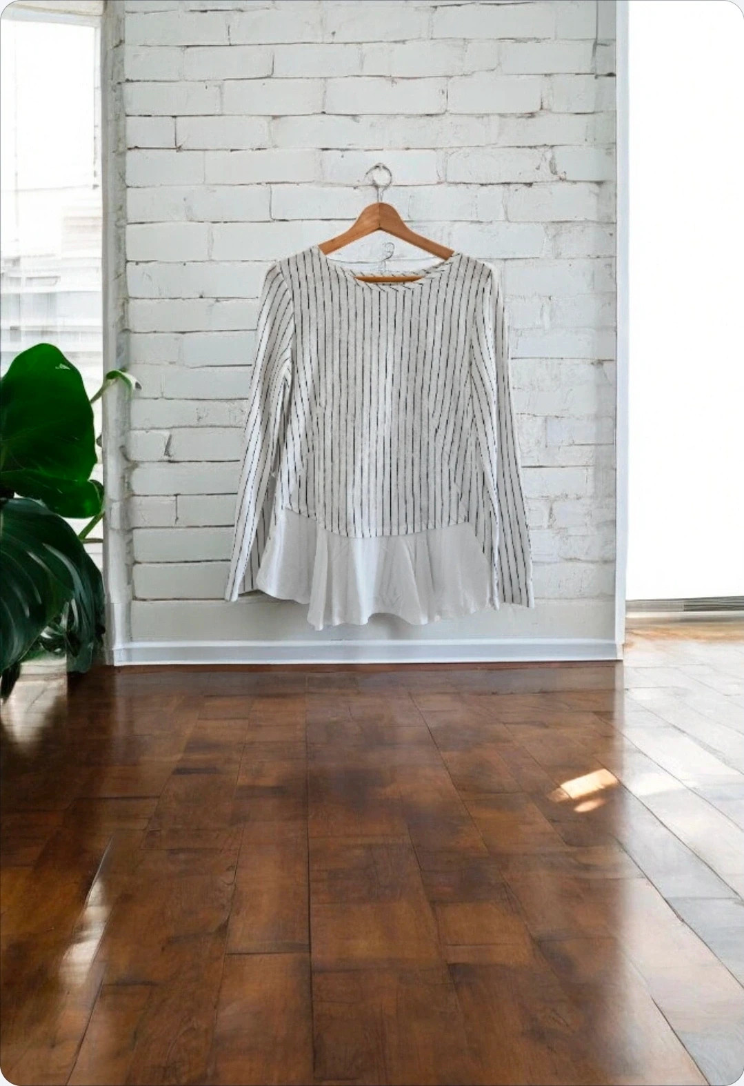 Sfera striped blouse · Size M · Flared hem · Perfect conditio