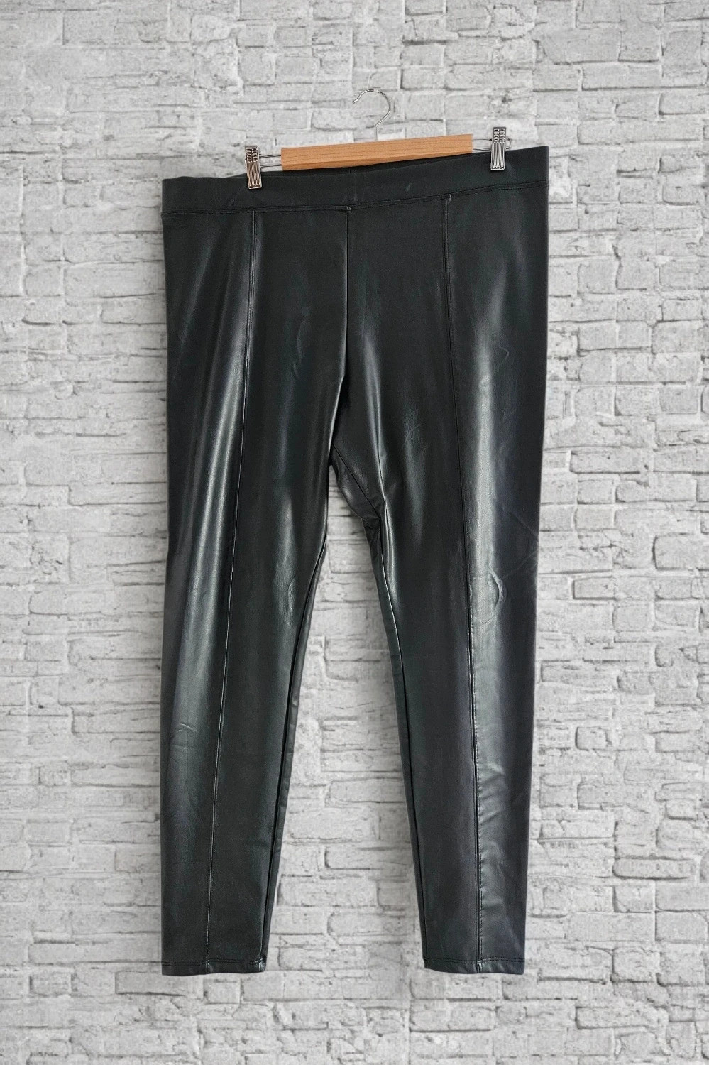 H&M faux leather leggings · Size XL · Soft & comfy · Perfect condition – H&M – taille XL / 42 / 14 2