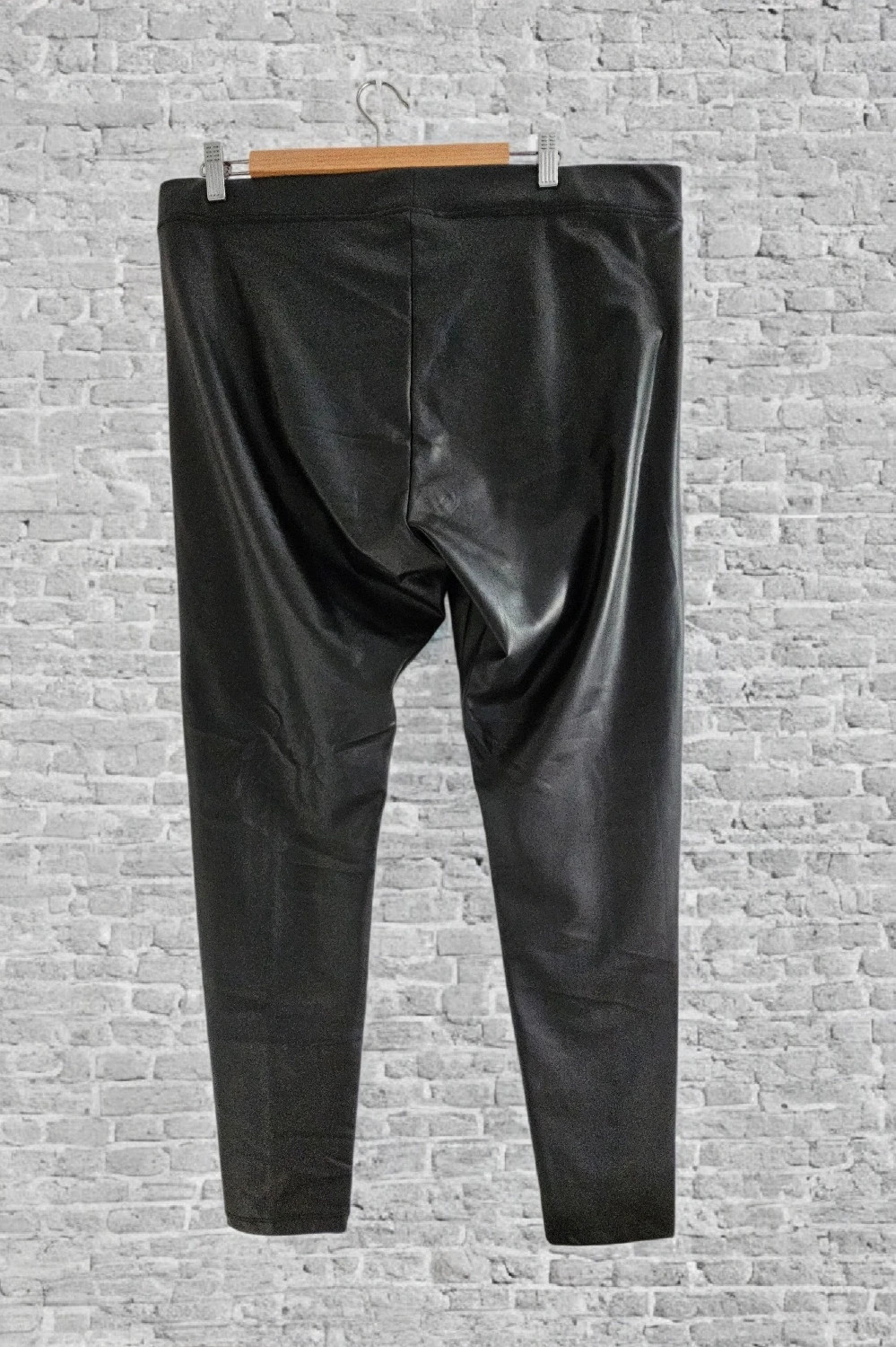 H&M faux leather leggings · Size XL · Soft & comfy · Perfect condition – H&M – taille XL / 42 / 14 5