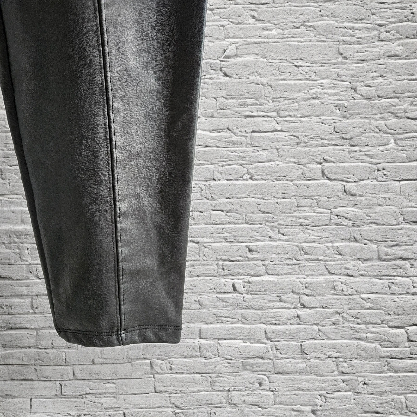 H&M faux leather leggings · Size XL · Soft & comfy · Perfect condition – H&M – taille XL / 42 / 14 3