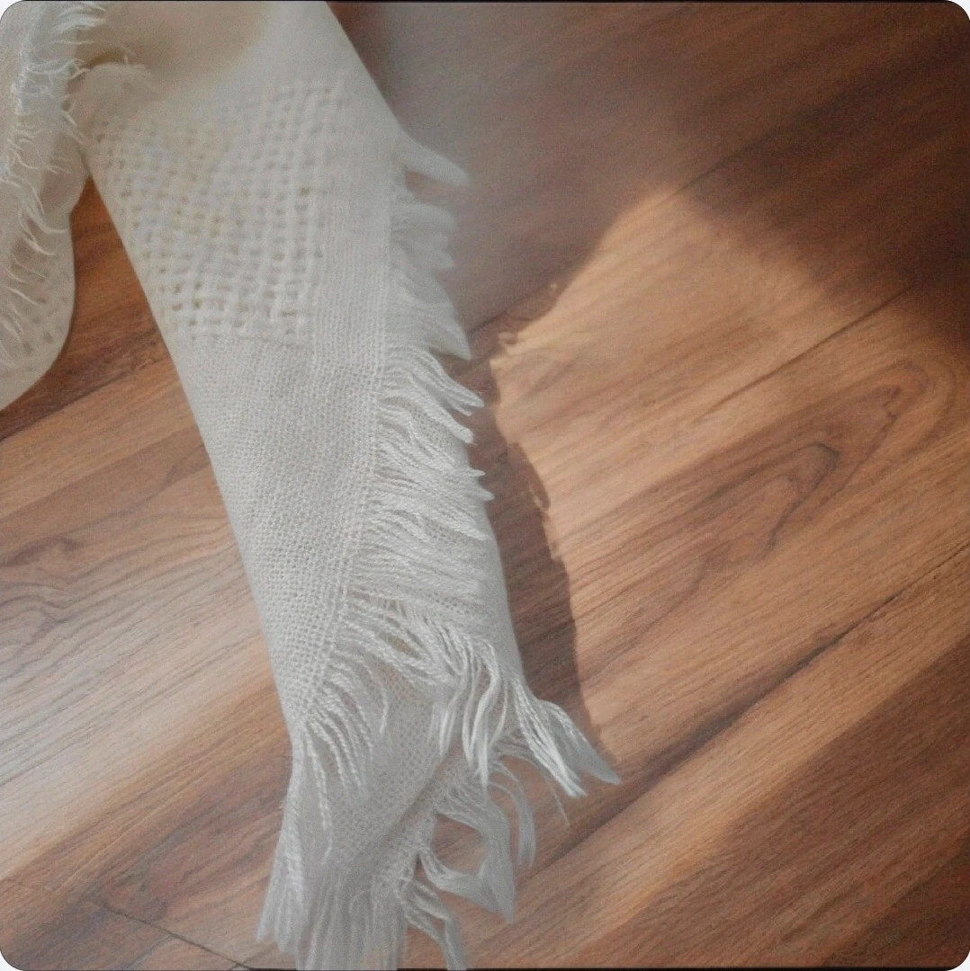 Local artisan textile · Off-white · Soft touch · Perfect condition 2