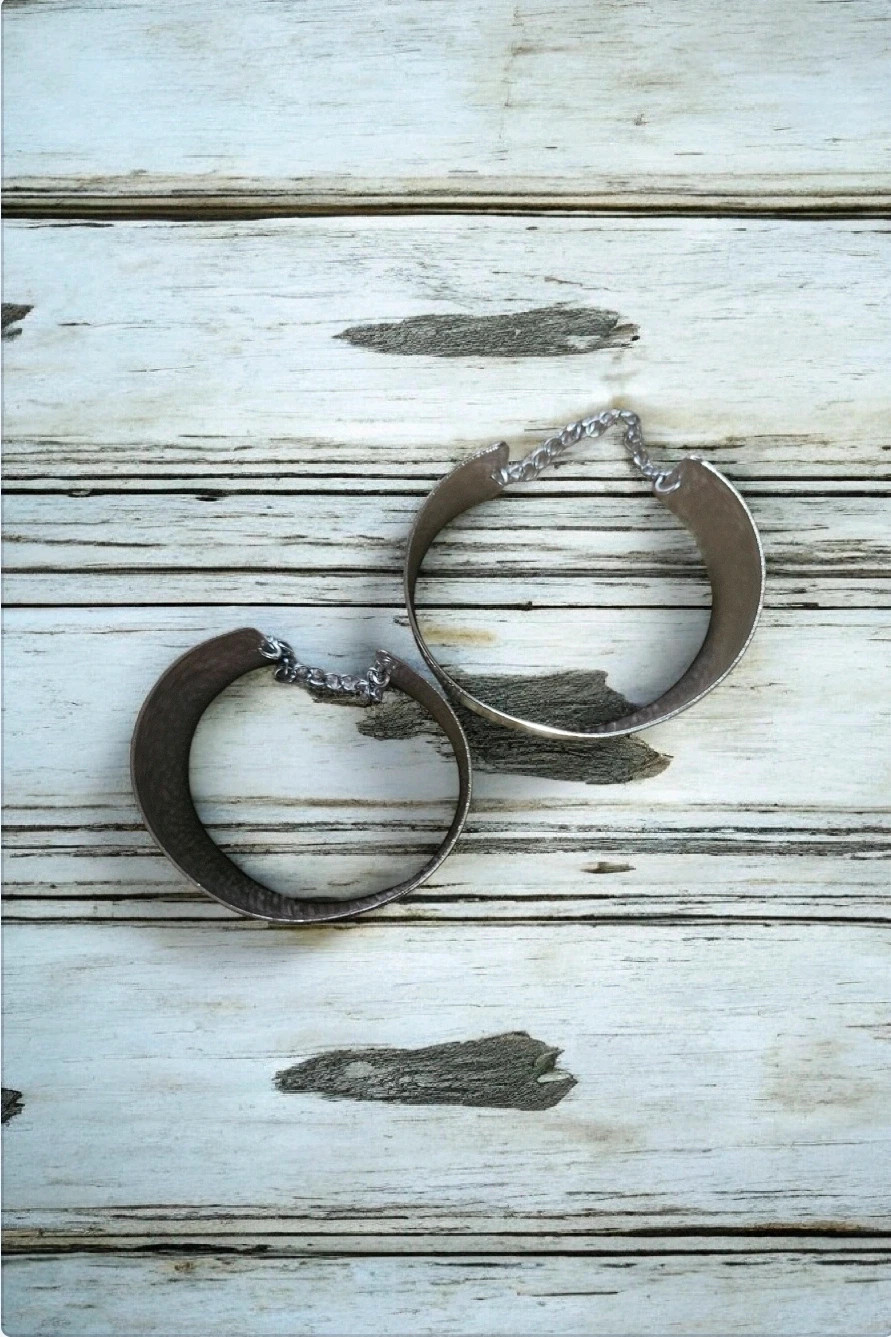 Metal cuffs · Identical pair · Local purchase · Good condition 2