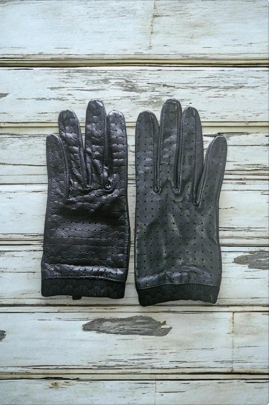 Goat leather gloves · Size M · Minor flaw · Great condition · MNG