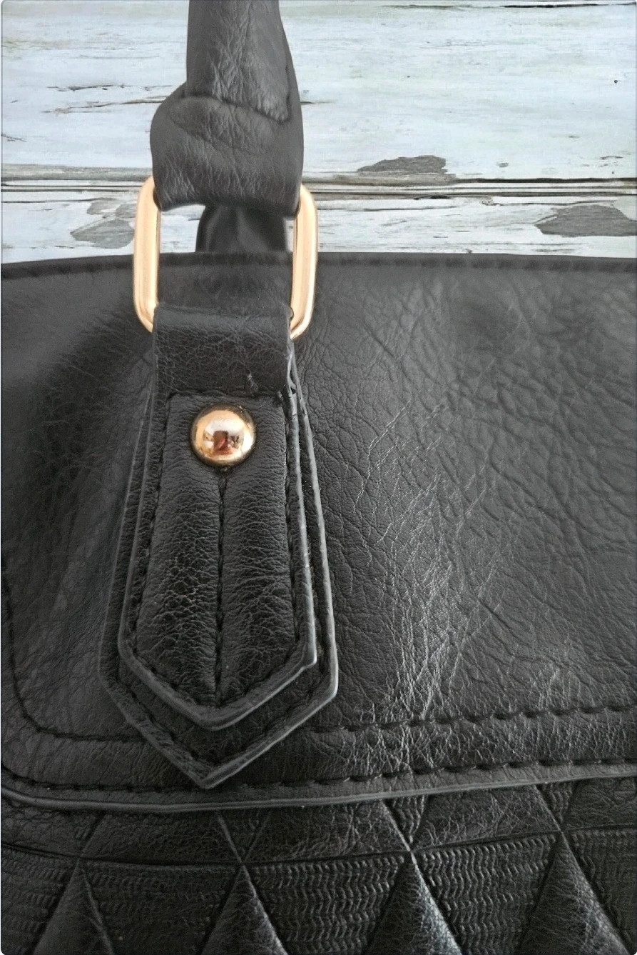 Bolso negro tote acolchado piel sintética elegante | black quilted tote bag faux leather 4
