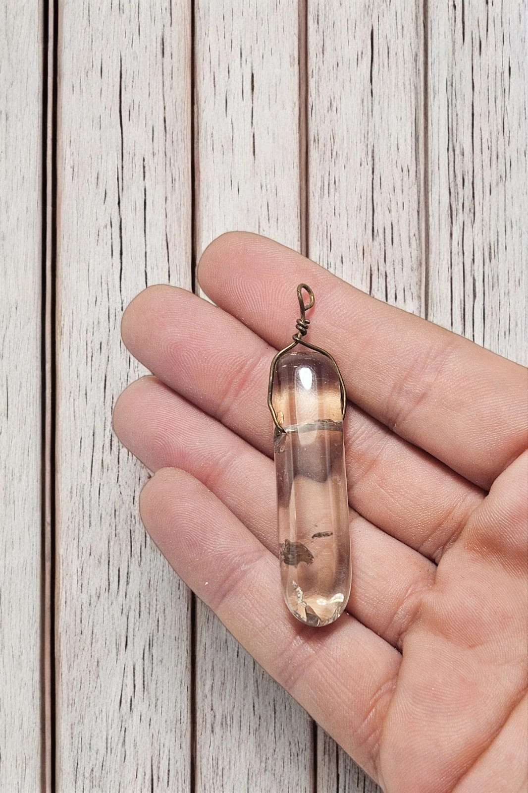 Cuarzo Ahumado natural 4,5 cm · Varita pulida boho · protección y calma – No Label 2