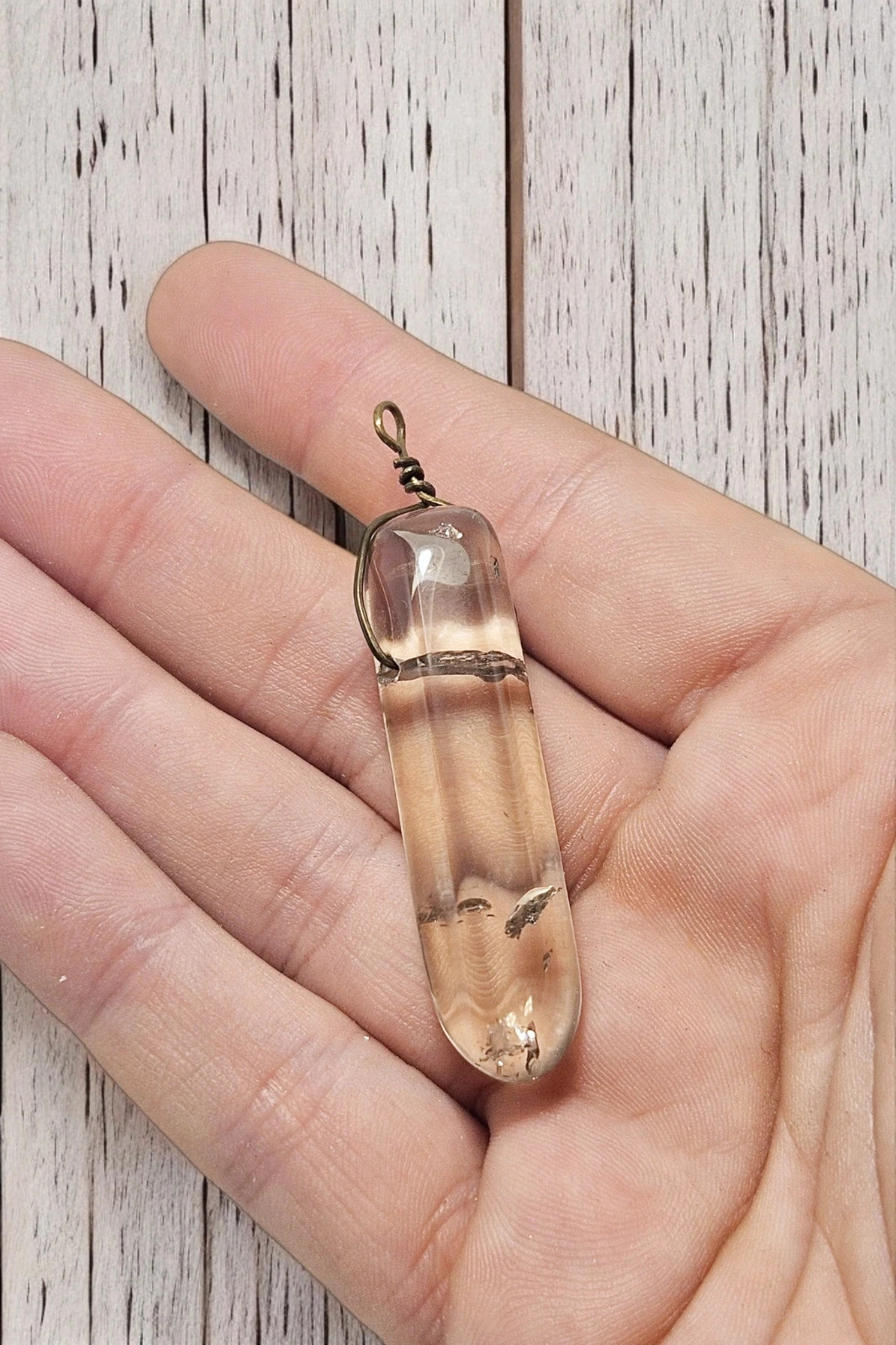 Cuarzo Ahumado natural 4,5 cm · Varita pulida boho · protección y calma – No Label 3