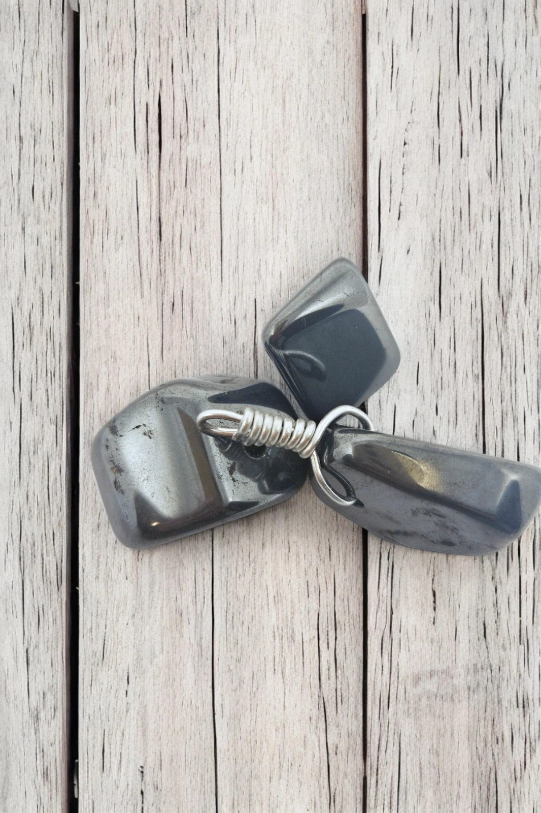 Lote 3 piedras Hematite pulidas con agujero · amuleto protección · DIY collares – No Label 2