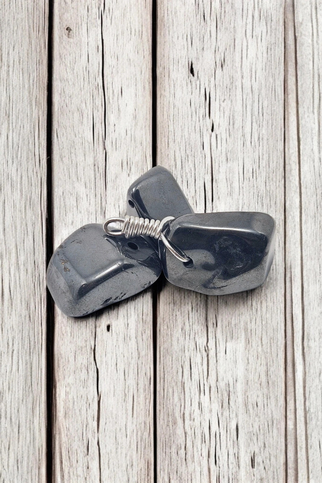Lote 3 piedras Hematite pulidas con agujero · amuleto protección · DIY collares – No Label 3