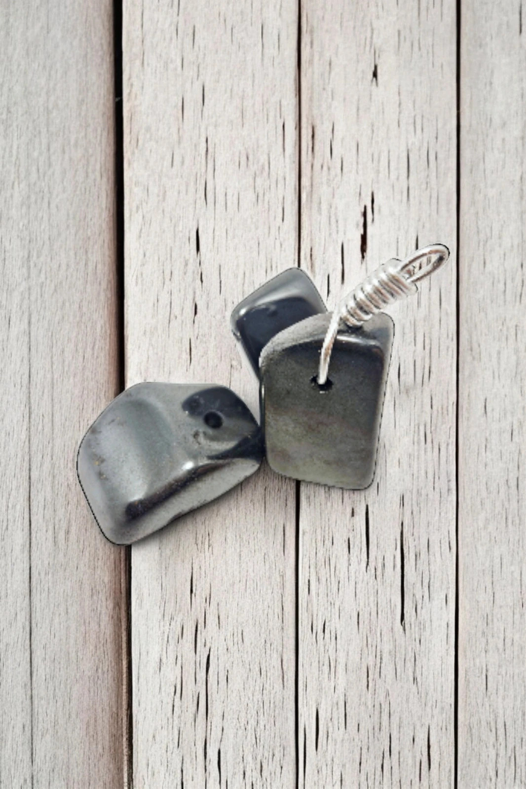 Lote 3 piedras Hematite pulidas con agujero · amuleto protección · DIY collares