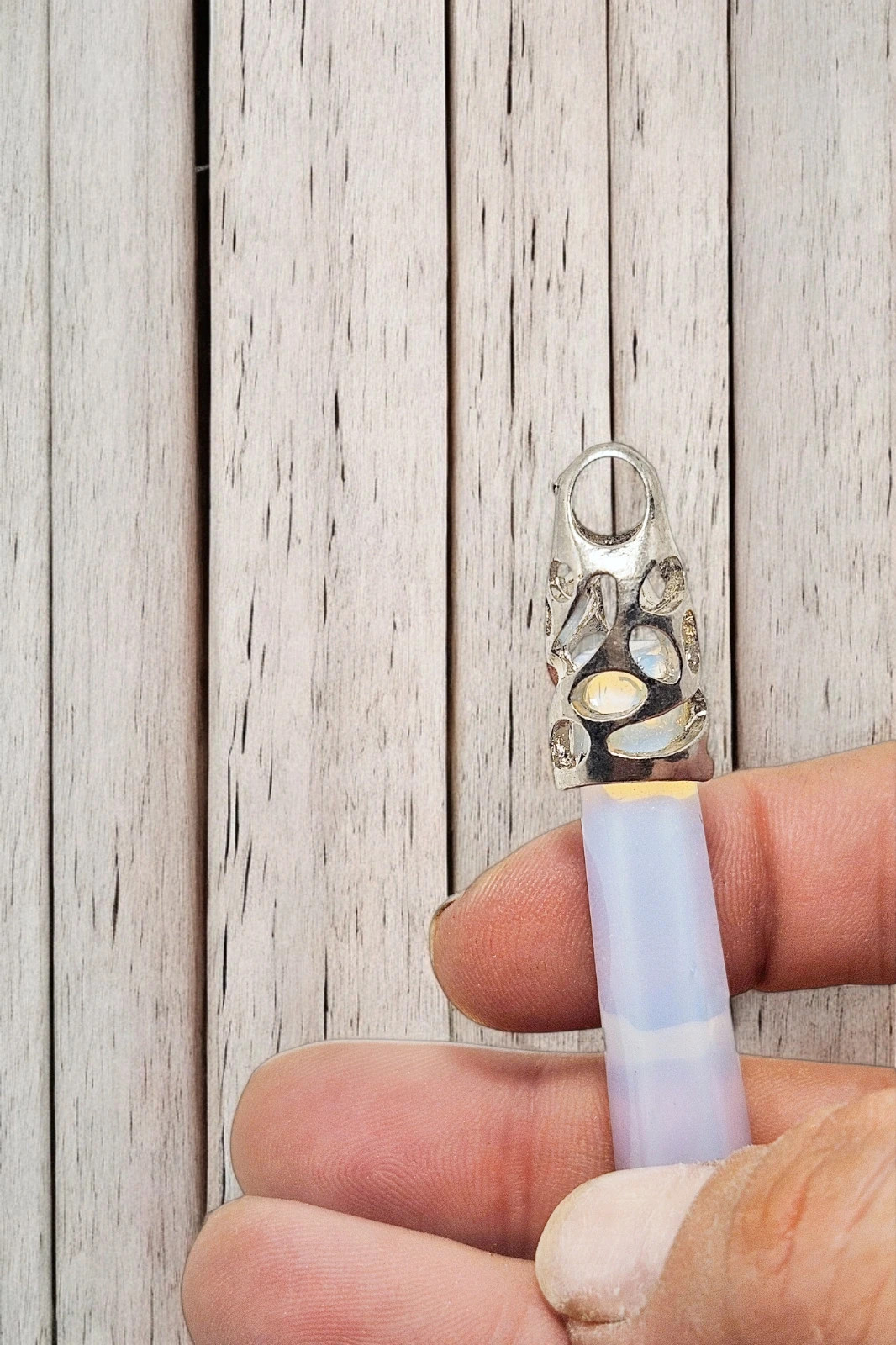 Colgante punta Opalina 6cm · Opalite generador · calma y transición · engarce plata – No Label 2