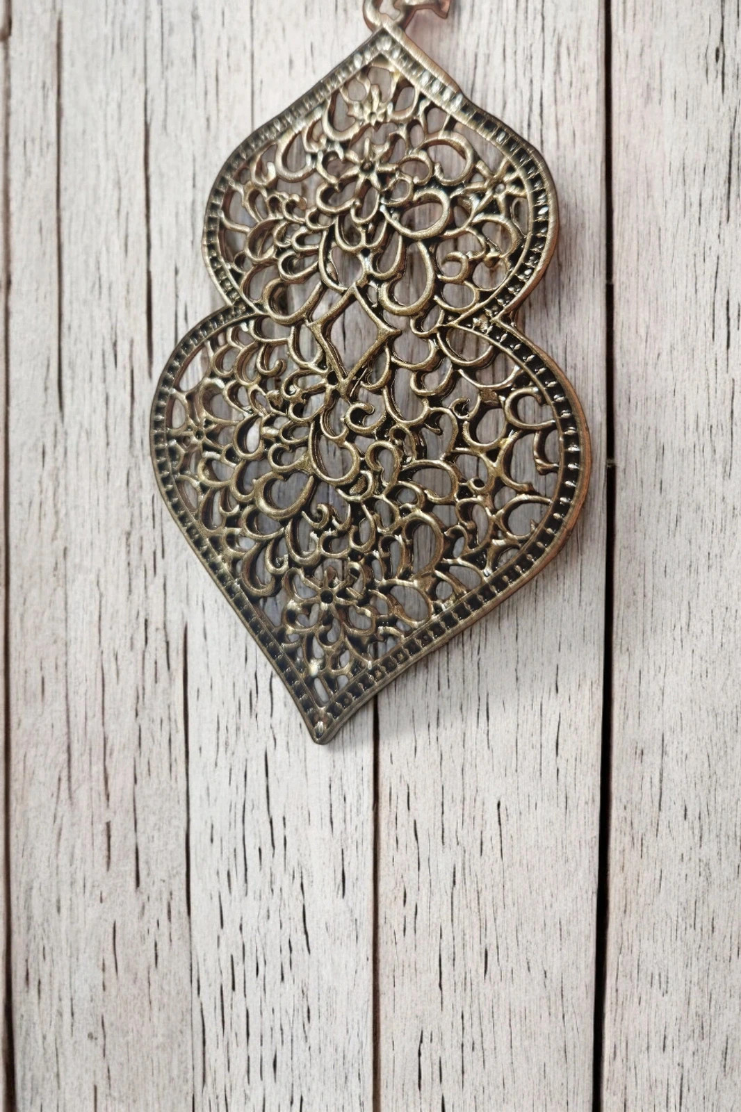 Colgante boho Blue Goldstone · filigrana bronce · encanto místico y brillo estrellado – No Label 4
