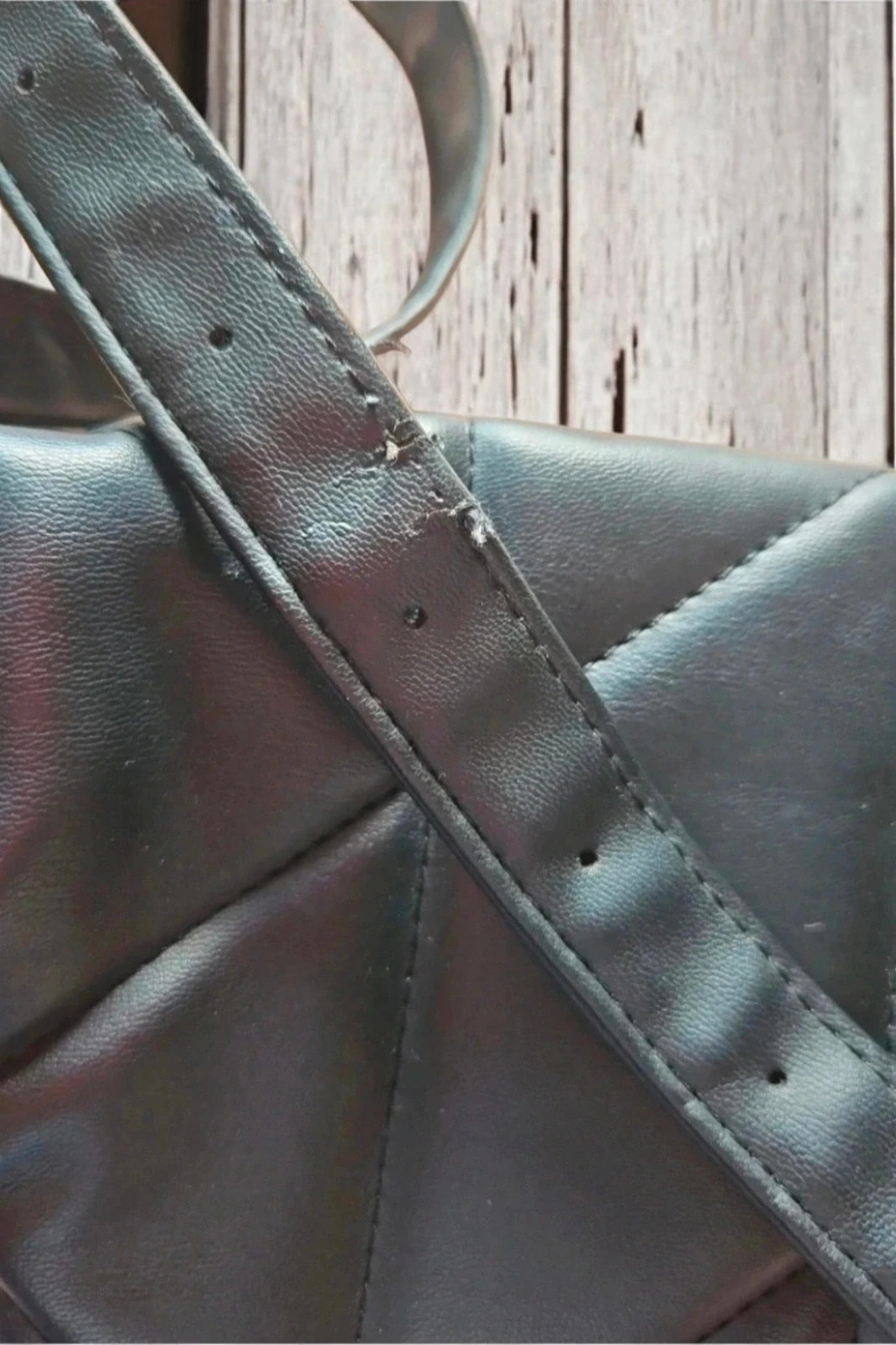 Riñonera Primark negra quilted · Belt bag / crossbody · Adjustable strap · Fast shipping – Primark 2
