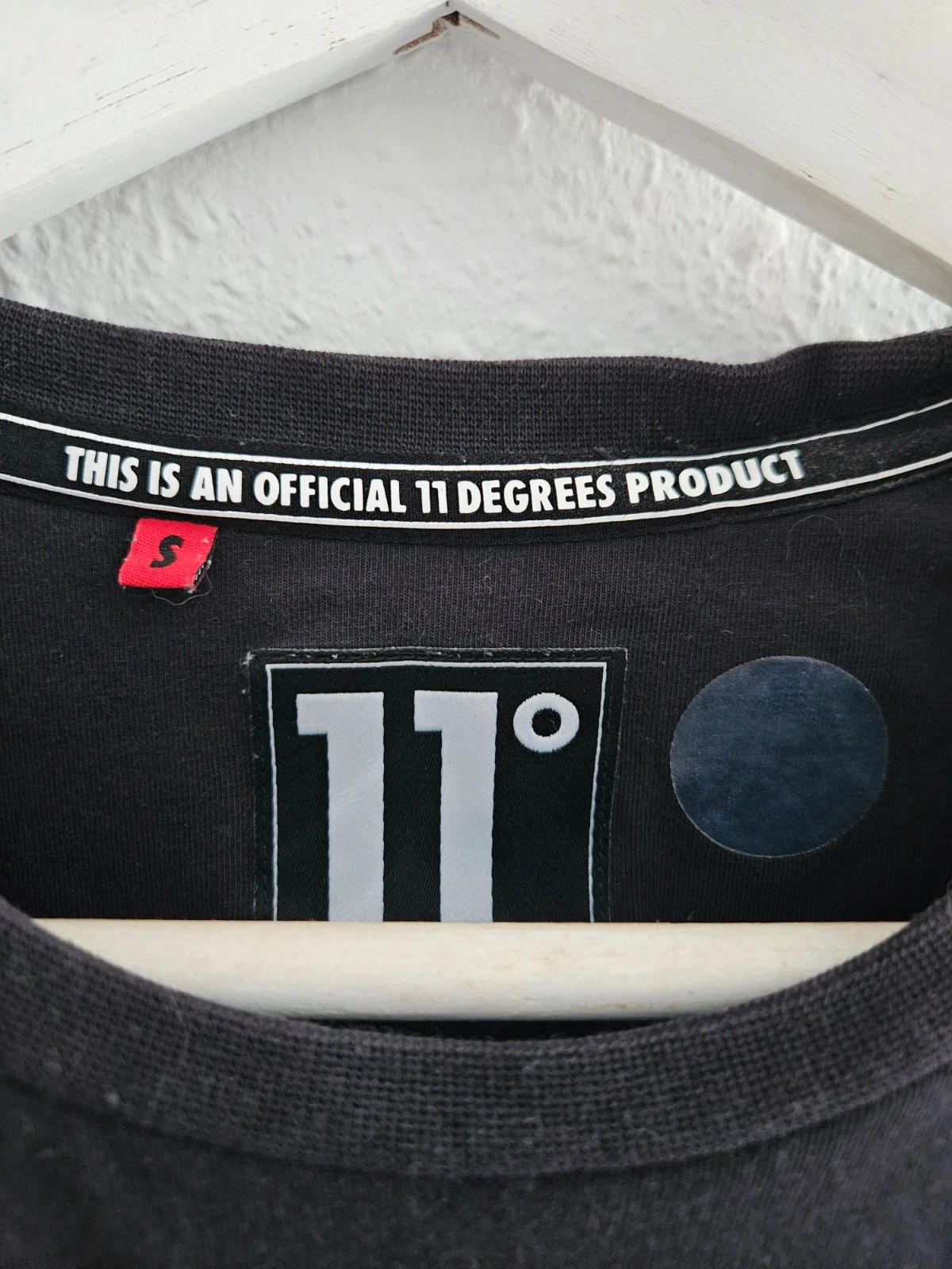Camiseta 11 Degrees negra talla S streetwear logo frontal y trasero – 11 Degrees – taille S 4