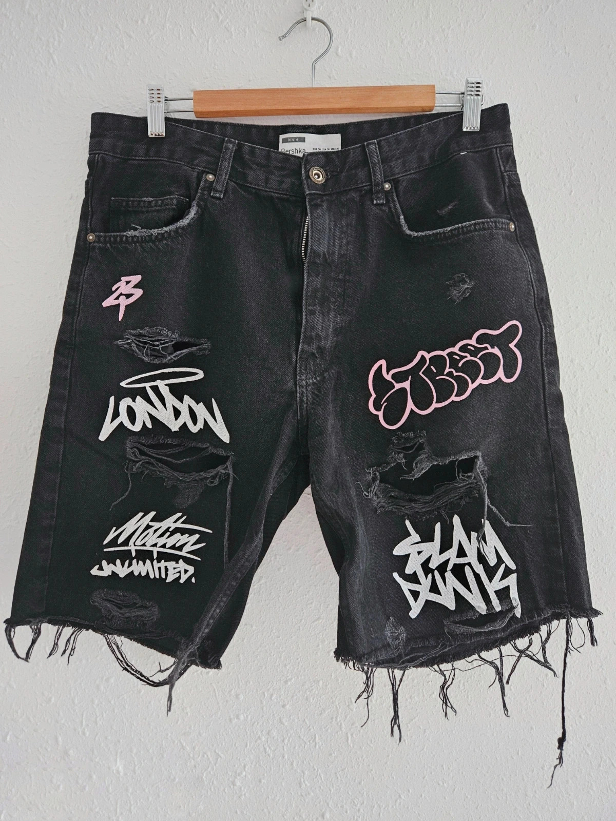 Bershka pantalón corto vaquero negro grafitis ES 38 hombre streetwear destruido 🖤🎨 – Bershka – taille W29 | FR 38 2