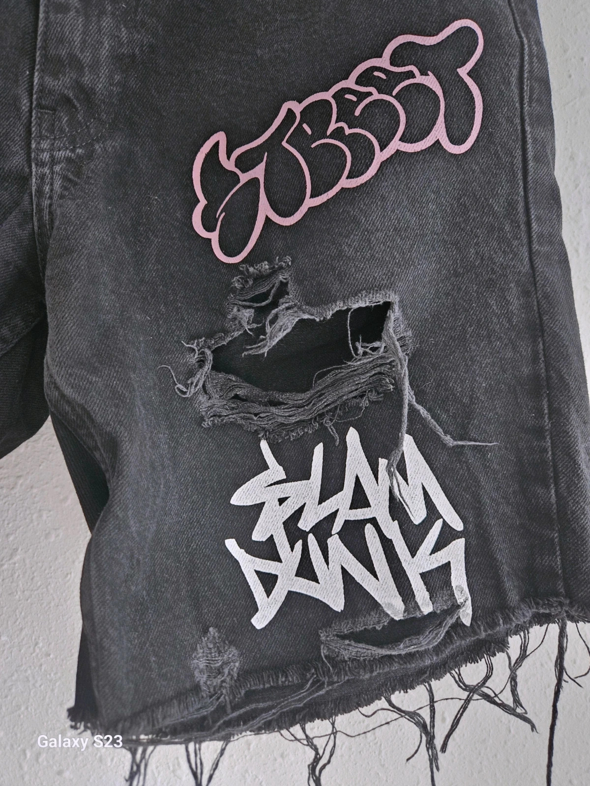 Bershka pantalón corto vaquero negro grafitis ES 38 hombre streetwear destruido 🖤🎨 – Bershka – taille W29 | FR 38 3