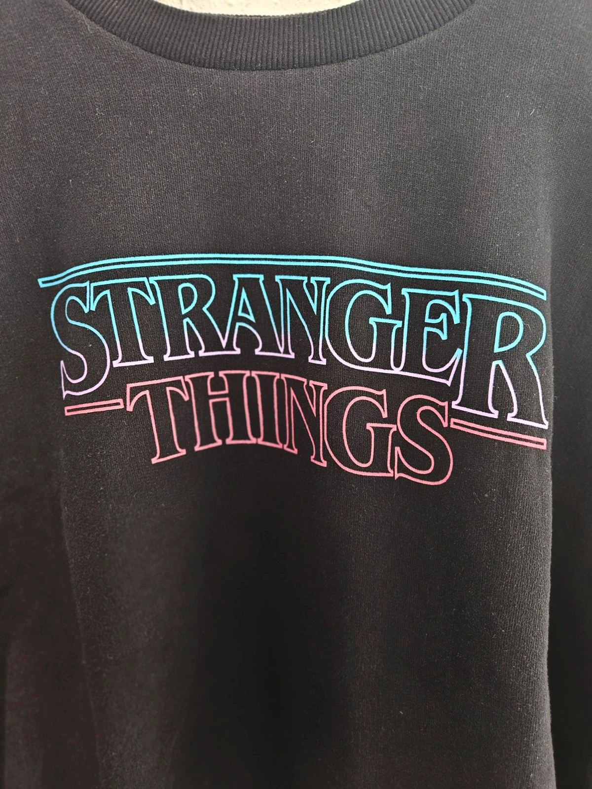 Sudadera Stranger Things Pull&Bear negra talla M oficial Netflix oversize algodón perfecta – Pull & Bear – taille M / 38 / 10 4