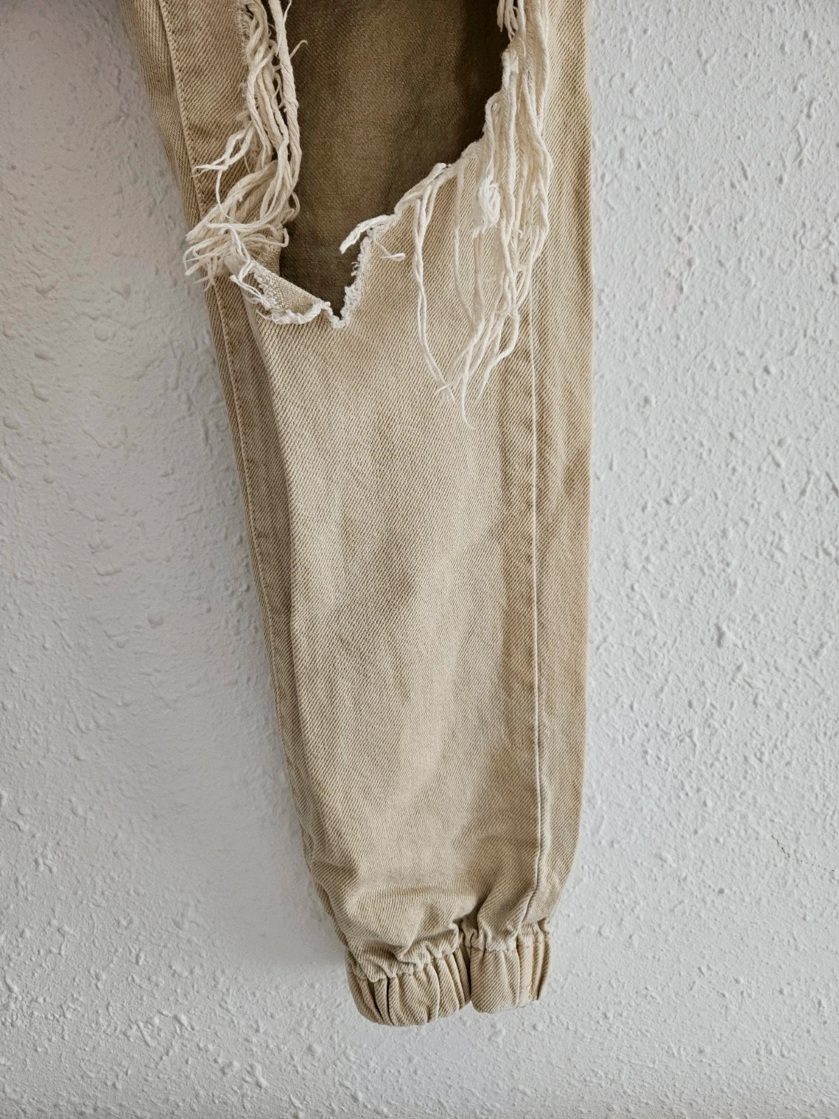 Jogger denim roto Bershka XS beige elástico – Bershka – taille XS / 34 / 6 4