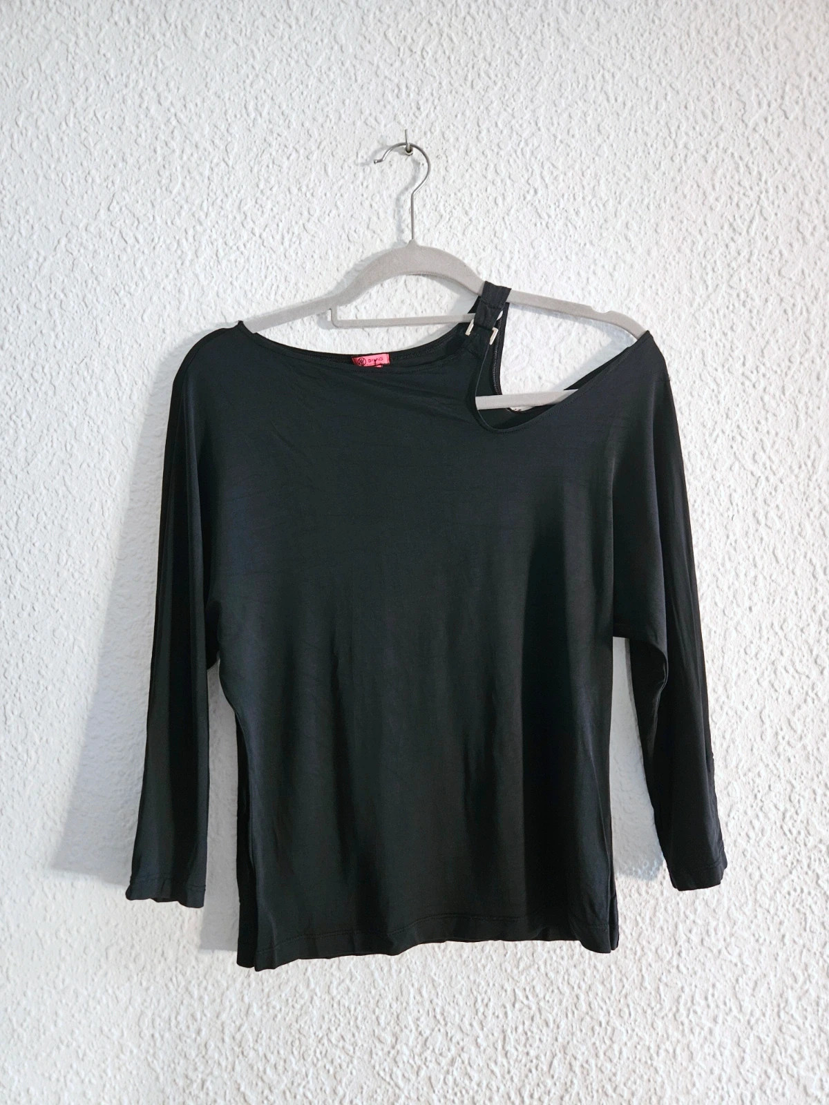 Camiseta Mango By MNG negra · talla M · escote asimétrico con hebilla · manga larga – Mango – taille M / 38 / 10 2