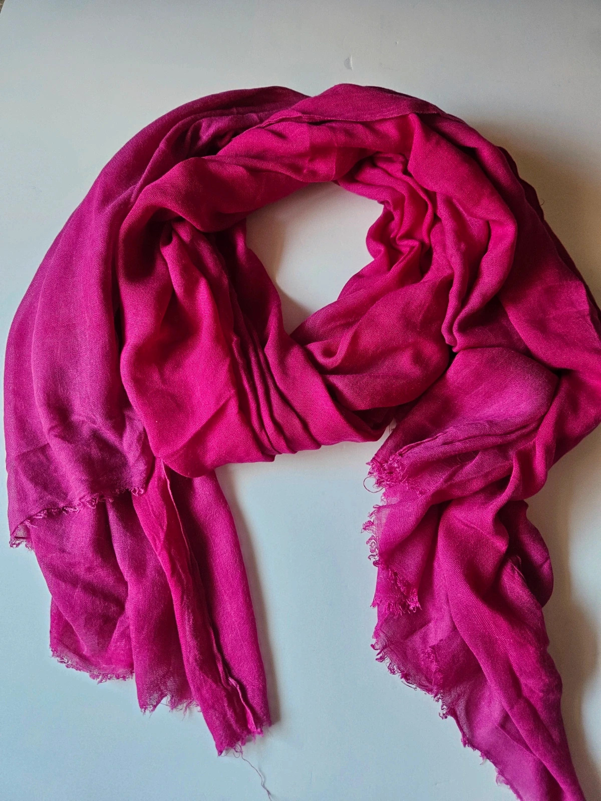 Pañuelo fucsia Zara Accessories · suave y ligero · ideal entretiempo · perfecto estado – Zara 4