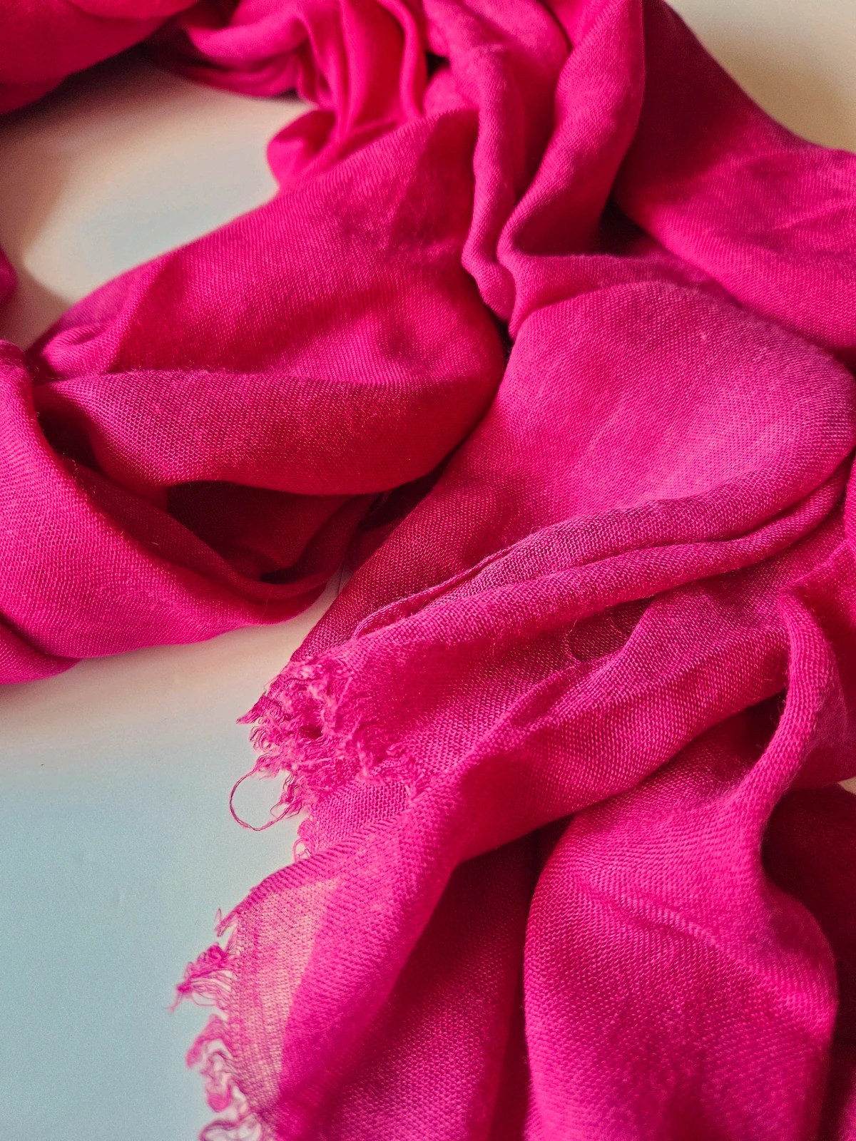 Pañuelo fucsia Zara Accessories · suave y ligero · ideal entretiempo · perfecto estado – Zara 2