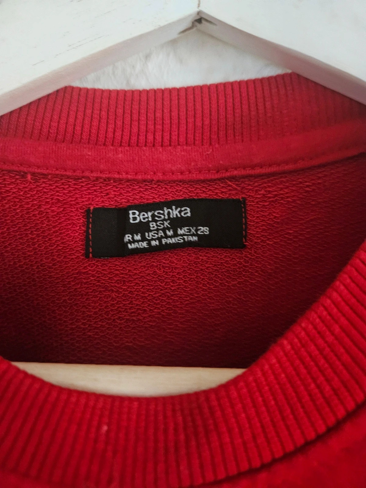 Bershka sudadera roja ONE M, perfecta / red graphic sweatshirt – Bershka – taille M / 38 / 10 4