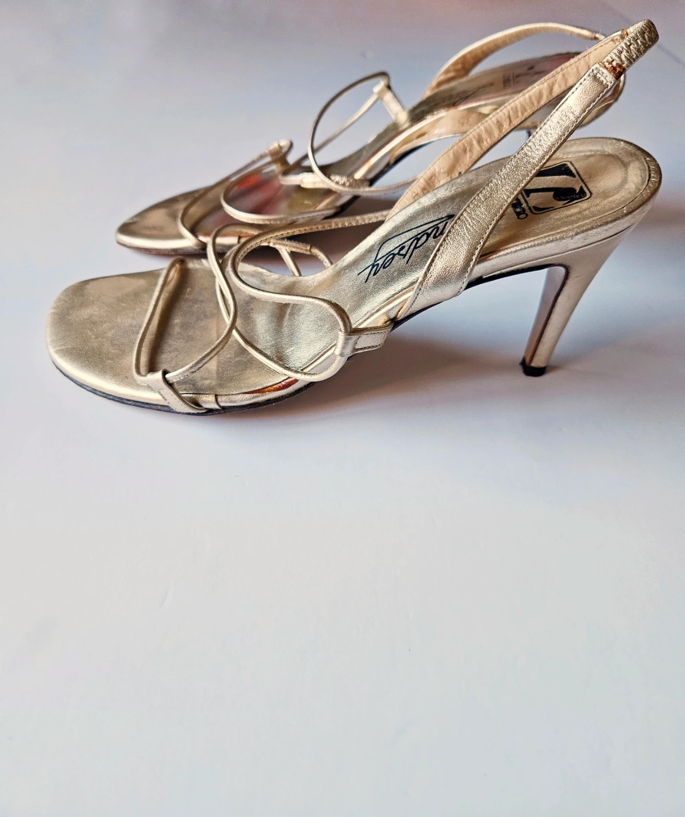 Sandalias doradas Lindsey · tacón fino elegante · talla 37 · estilo fiesta chic – Lindsey – taille 37 5