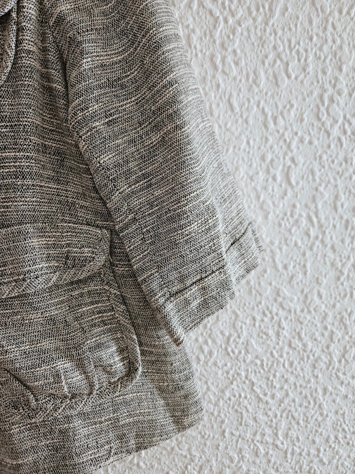 Chaqueta Mango gris jaspeada talla L con bolsillos frontales y botones grandes elegante – Mango – taille L / 40 / 12 5