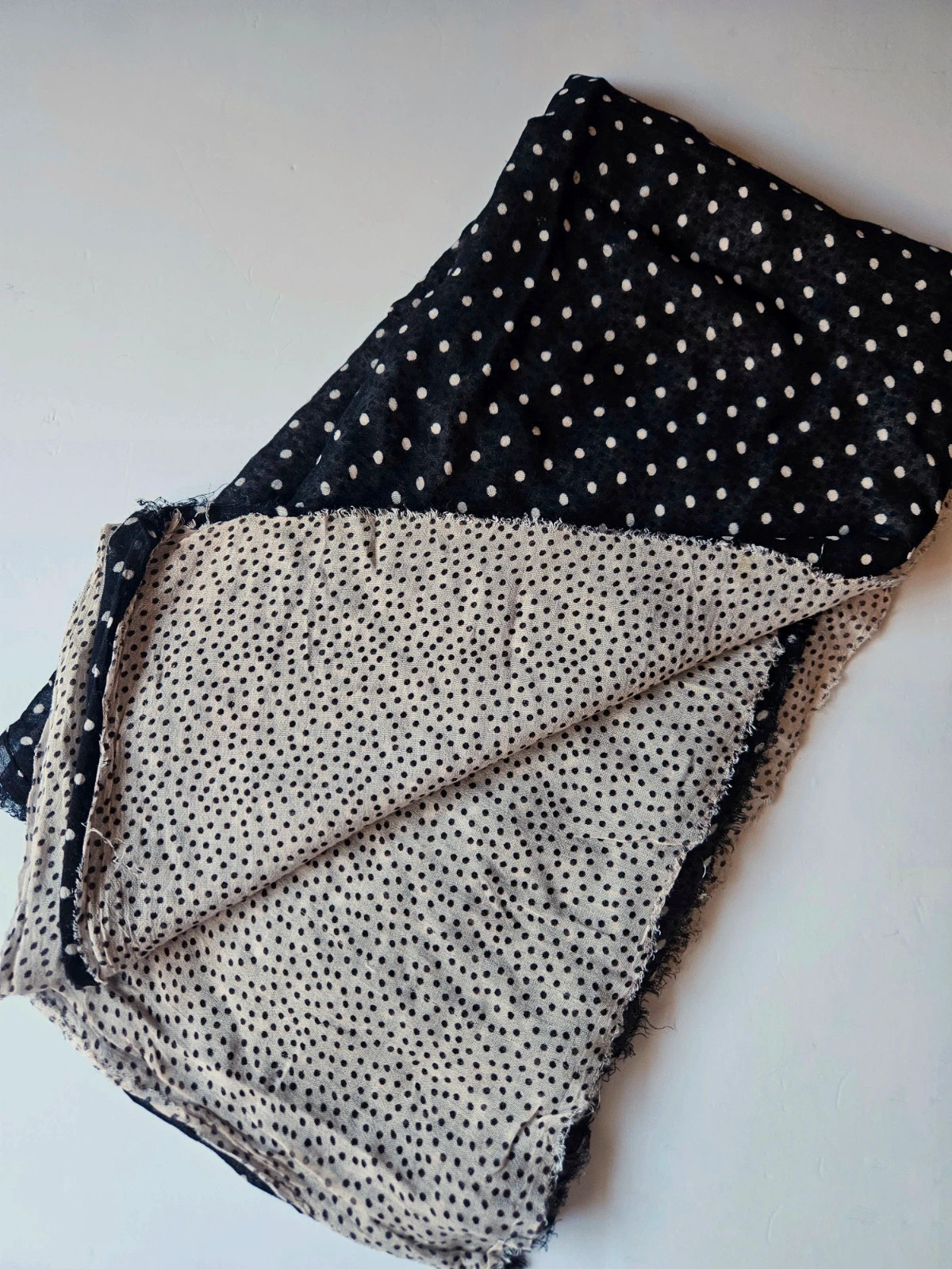 Pañuelo Zara lunares blanco y negro · cuadrado 180x180 · suave y elegante · perfecto estado – Zara 3