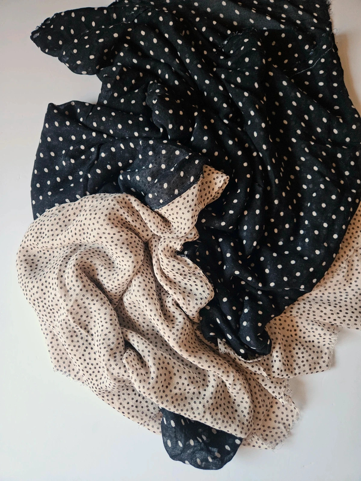 Pañuelo Zara lunares blanco y negro · cuadrado 180x180 · suave y elegante · perfecto estado – Zara 4