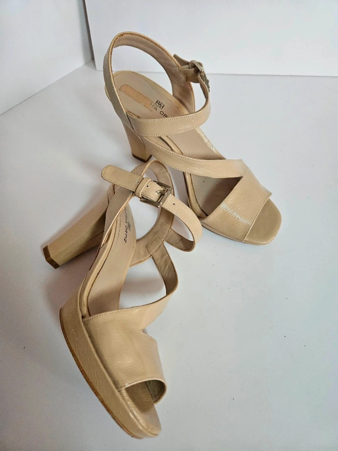 Sandalias Gloria Ortiz beige charol talla 36 tacón alto elegante – Gloria Ortiz – taille 36 5