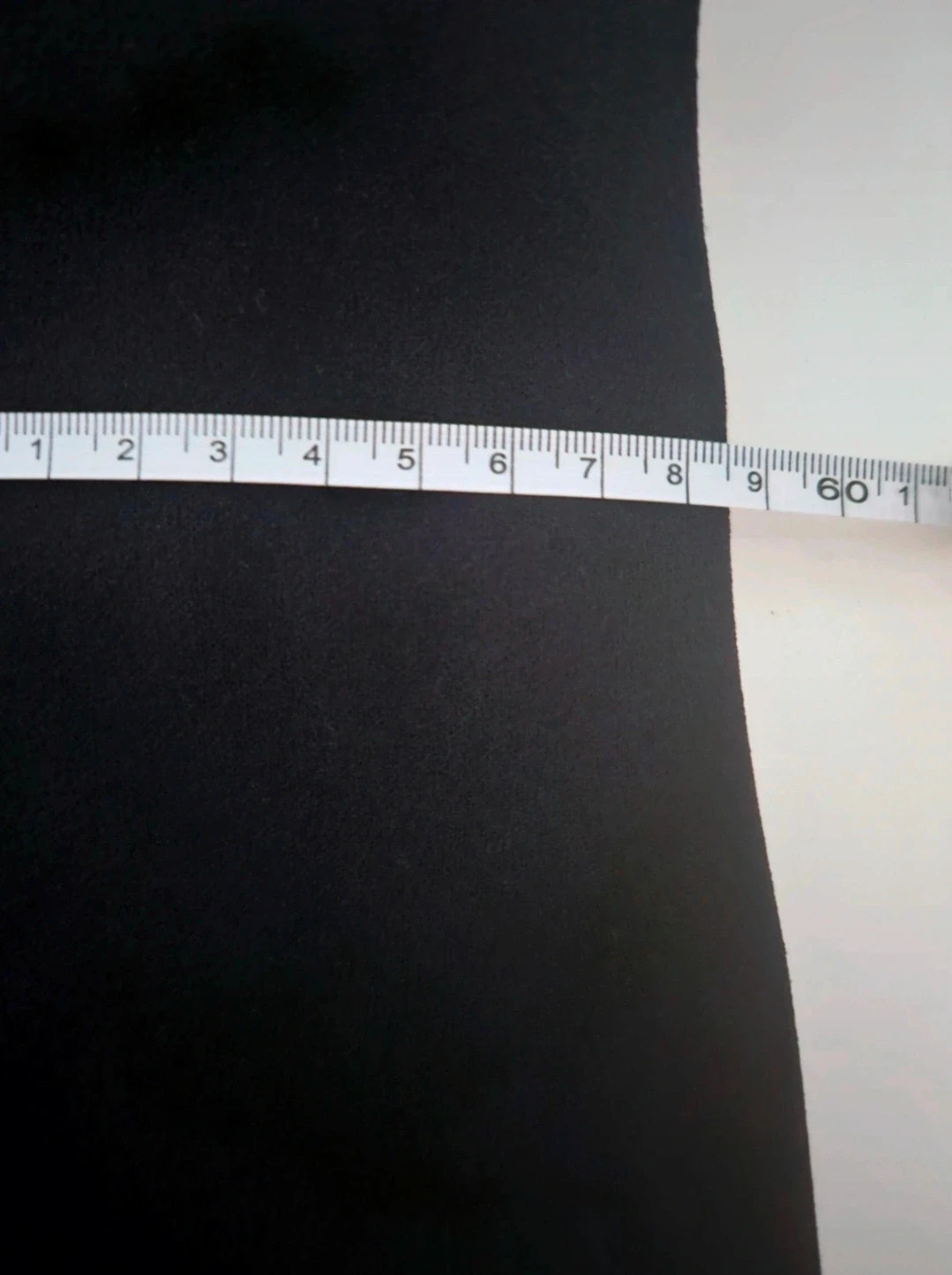 Vestido negro Mango talla L elegante con volante en hombro estilo clásico – Mango – taille L / 40 / 12 5