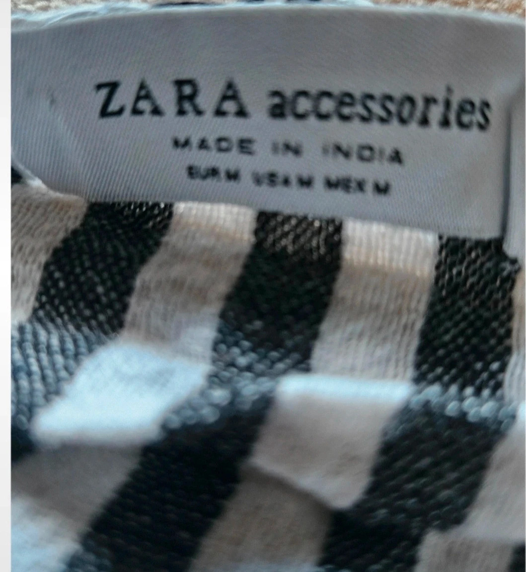 Zara striped pashmina · Black & white · Boho & minimalist style · Soft layering piece – Zara 4