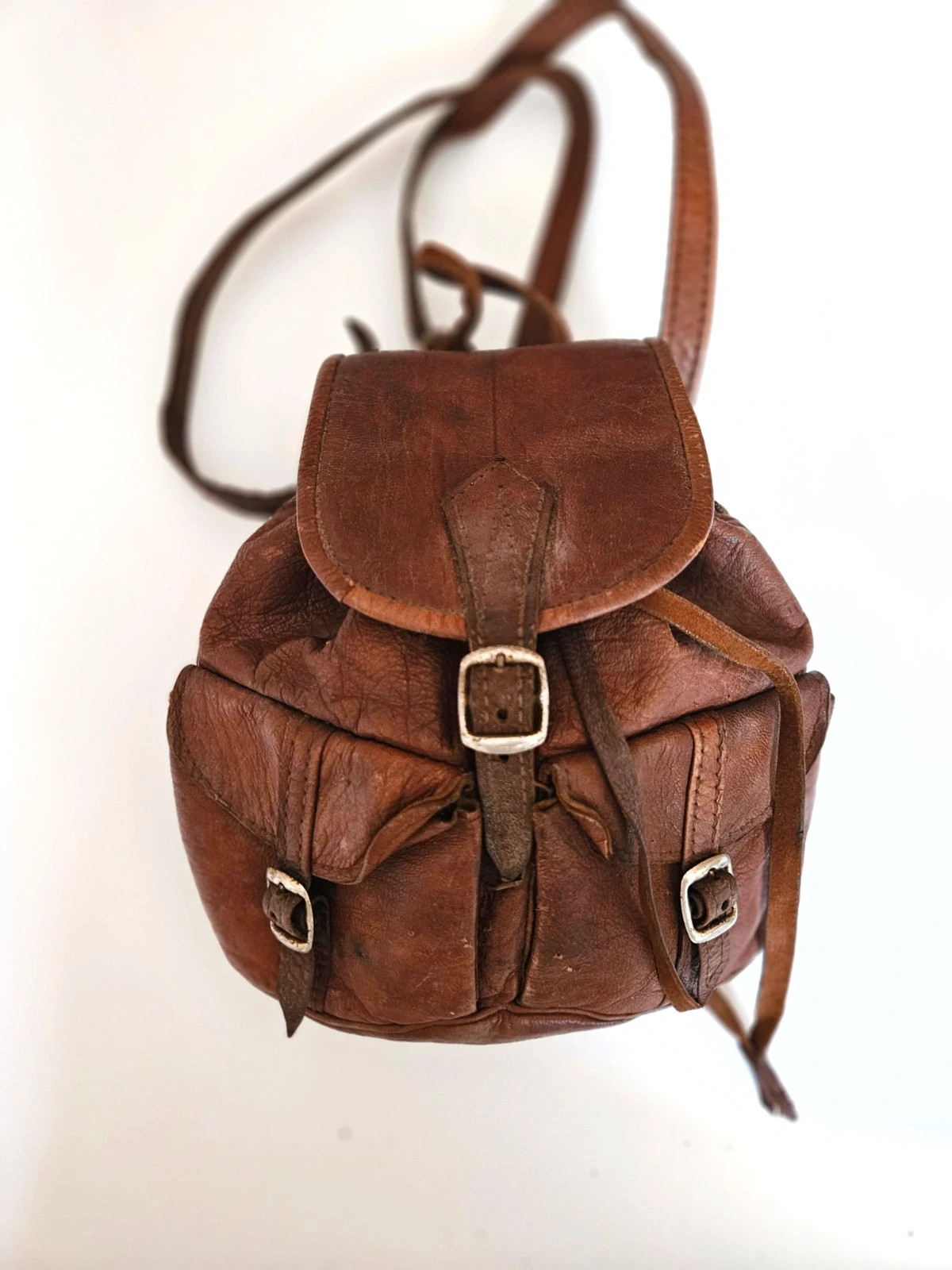 Vintage small leather backpack · Brown aged finish · Retro urban style · Compact size – Vintage Dressing 2