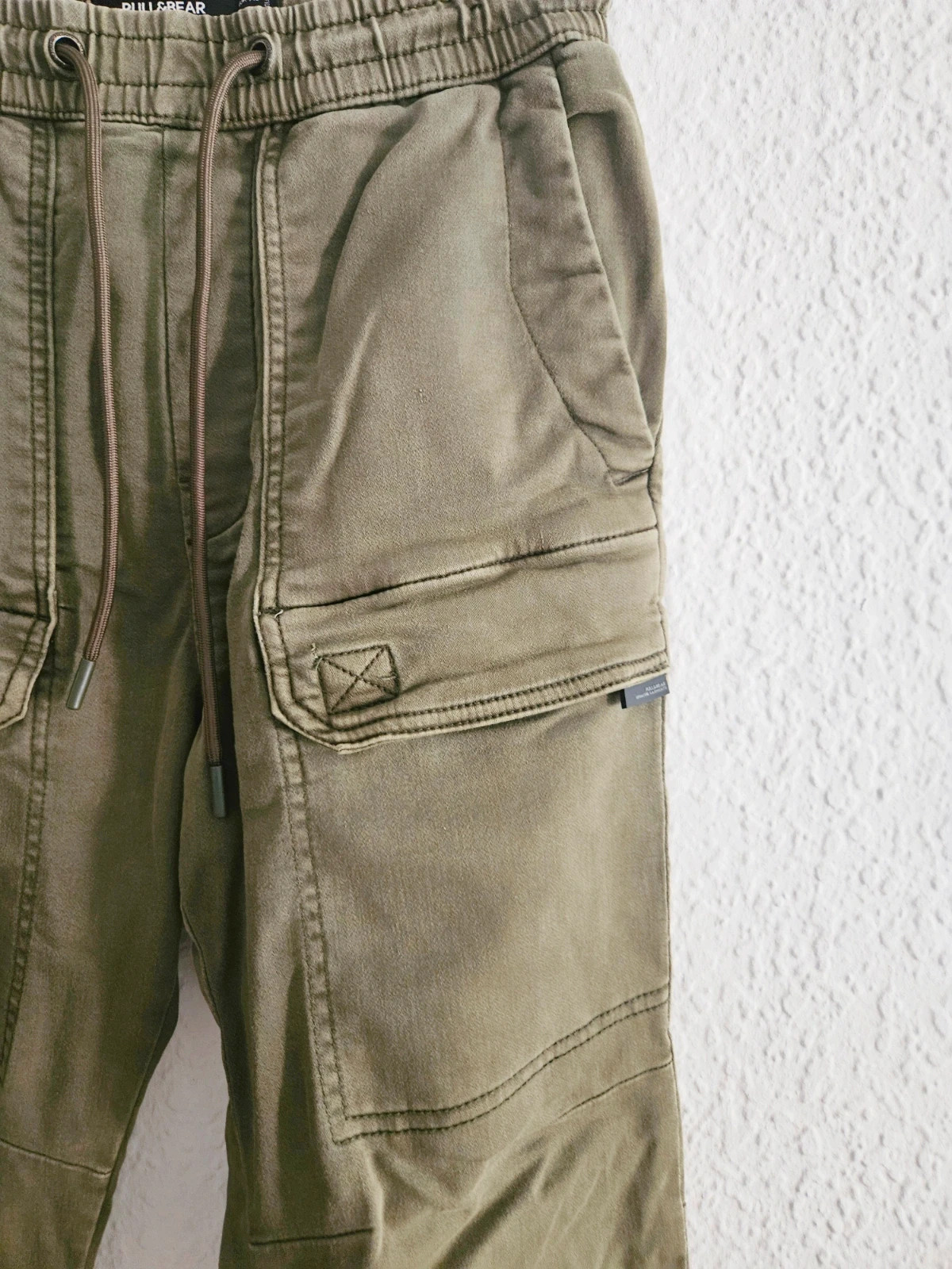 Pull&Bear olive green jogger pants – size XS – utility style – trending this season – Pull & Bear – taille XS / 34 / 6 4