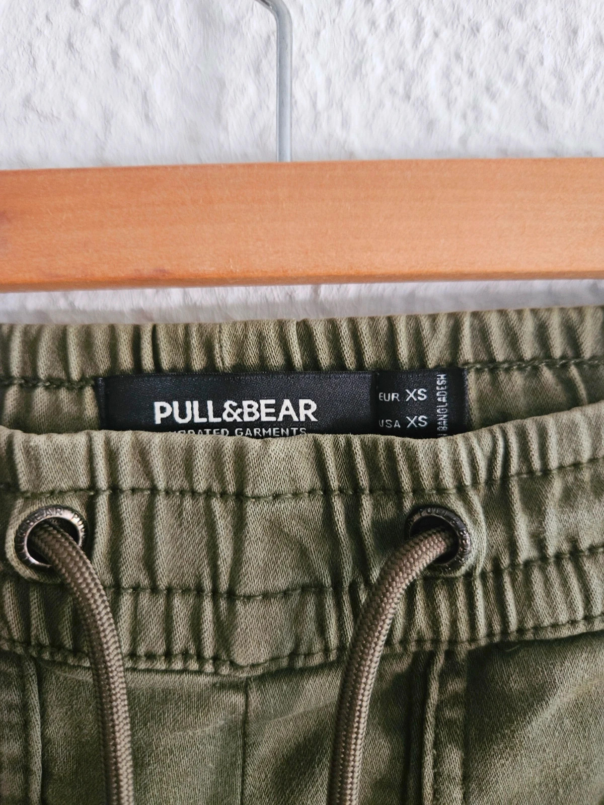 Pull&Bear olive green jogger pants – size XS – utility style – trending this season – Pull & Bear – taille XS / 34 / 6 5
