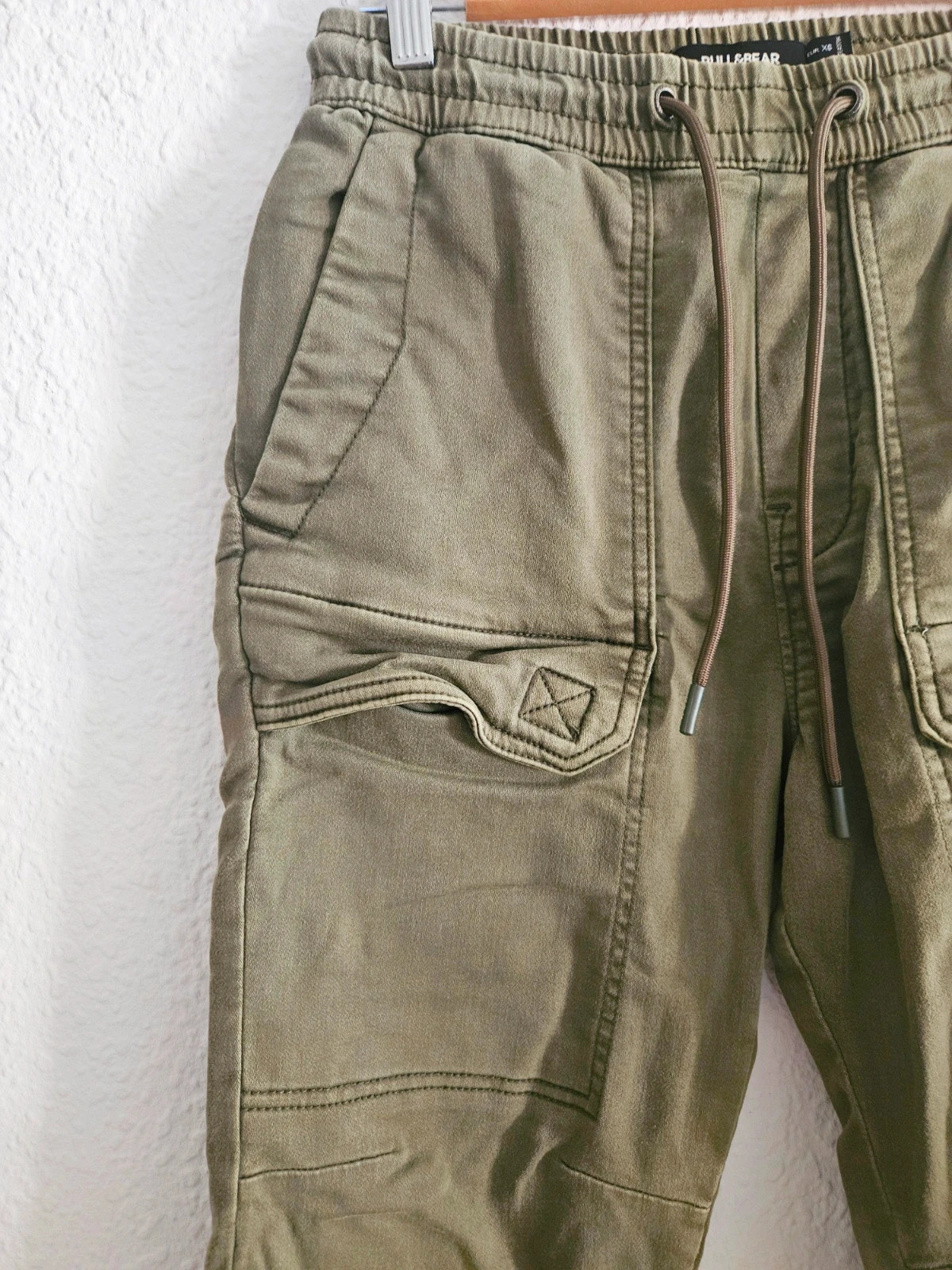 Pull&Bear olive green jogger pants – size XS – utility style – trending this season – Pull & Bear – taille XS / 34 / 6 3
