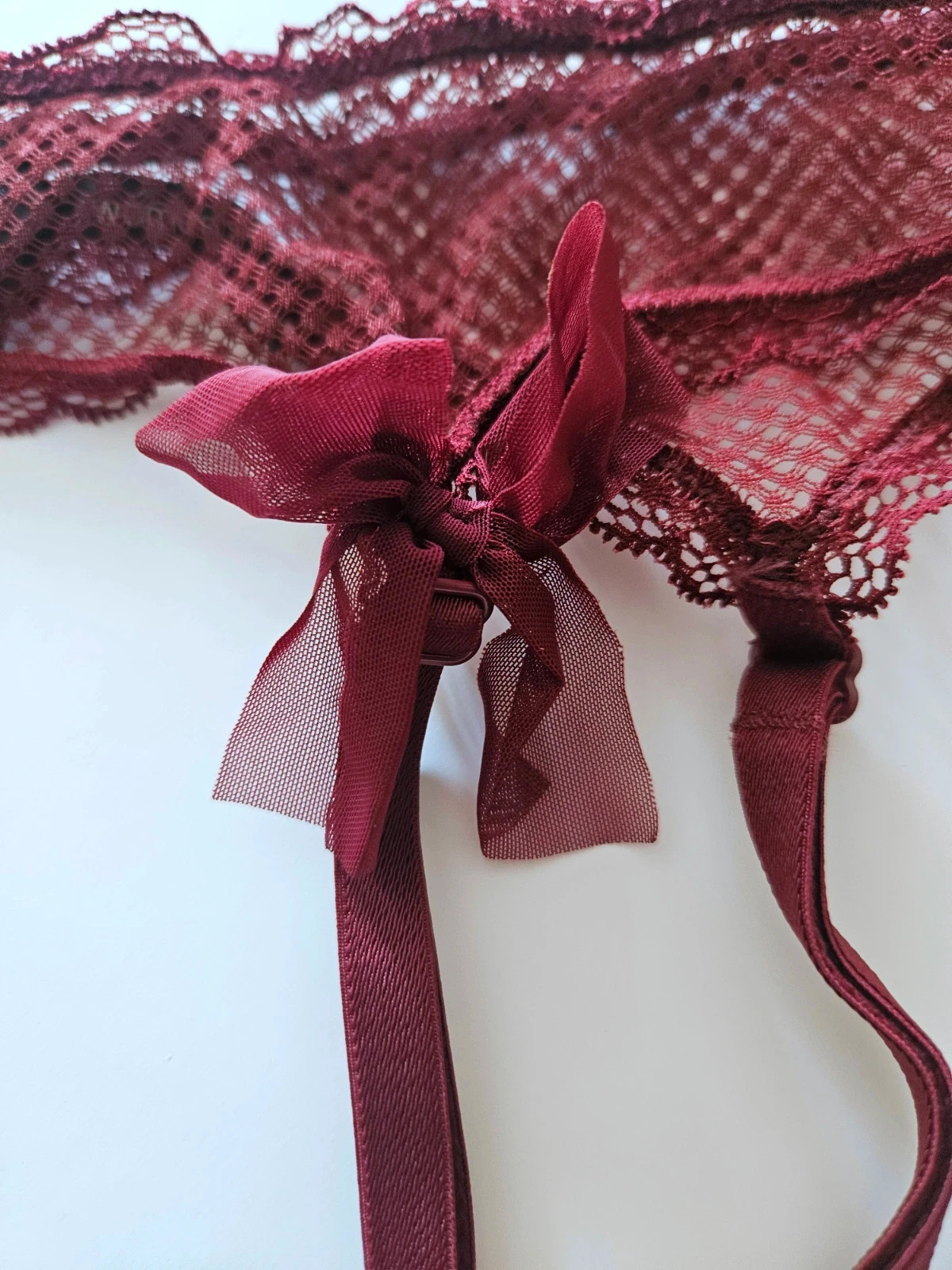 Women'secret burgundy lace garter belt · Size L · Satin details · Romantic style – Women'secret 4