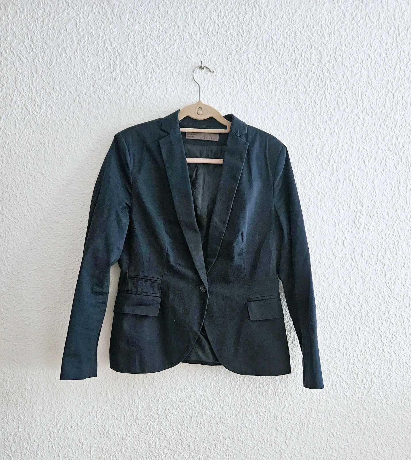 Zara navy blue blazer · Size XL · Classic cut · Minor flaw shown – Zara – taille XL / 42 / 14 3