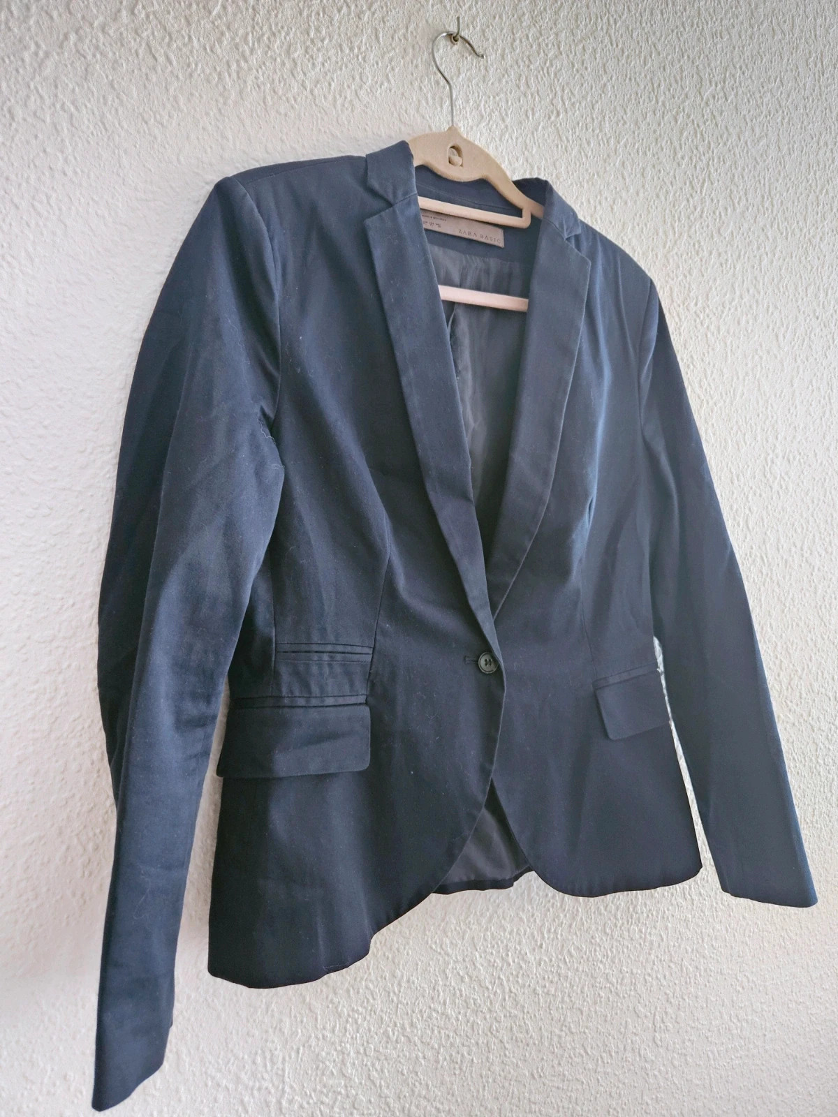 Zara navy blue blazer · Size XL · Classic cut · Minor flaw shown – Zara – taille XL / 42 / 14 4