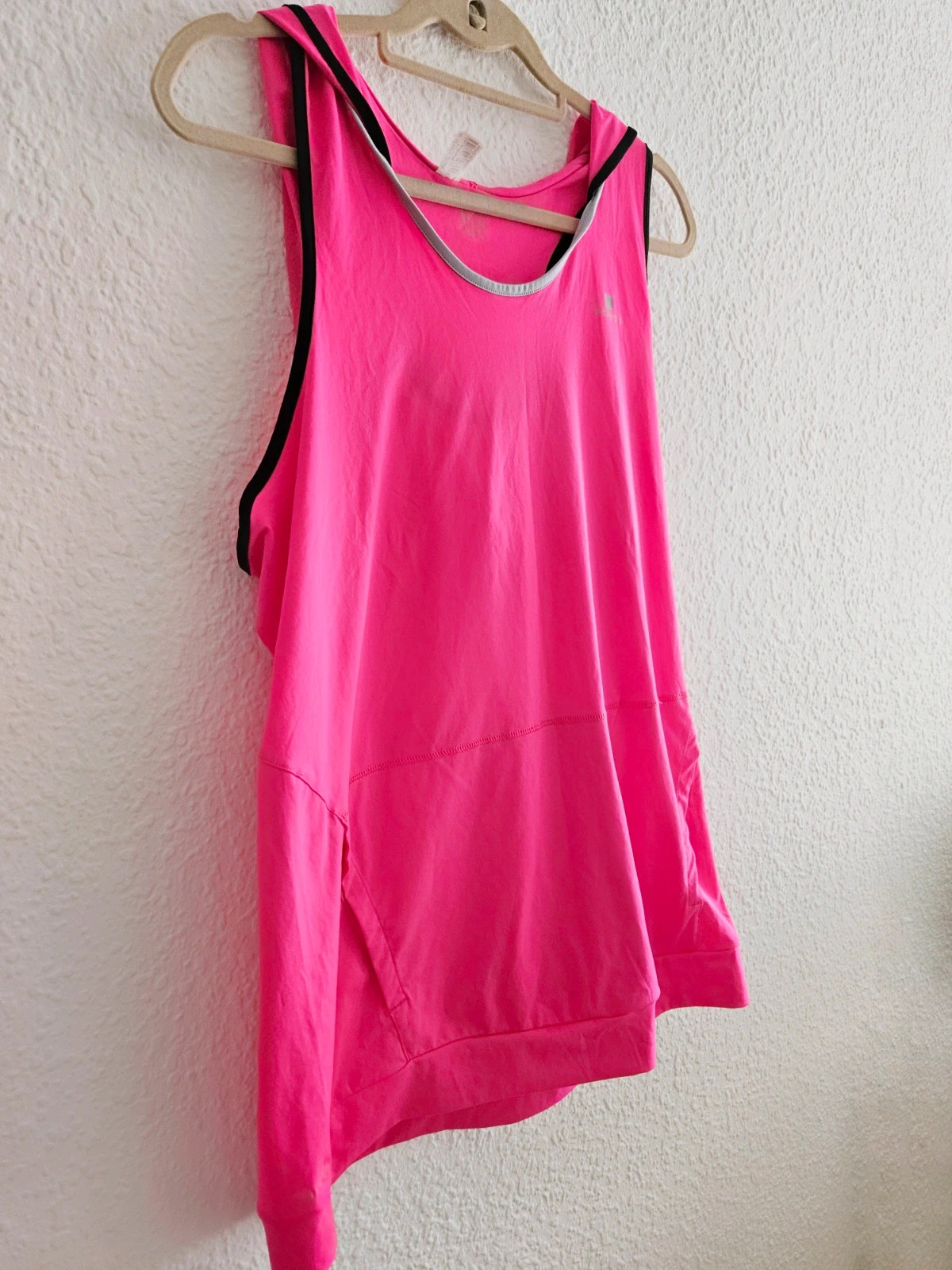 Domyos sleeveless hoodie · Size 46 · Sporty urban style · Pink & black contrast – Domyos – taille XXXL / 46 / 18 5